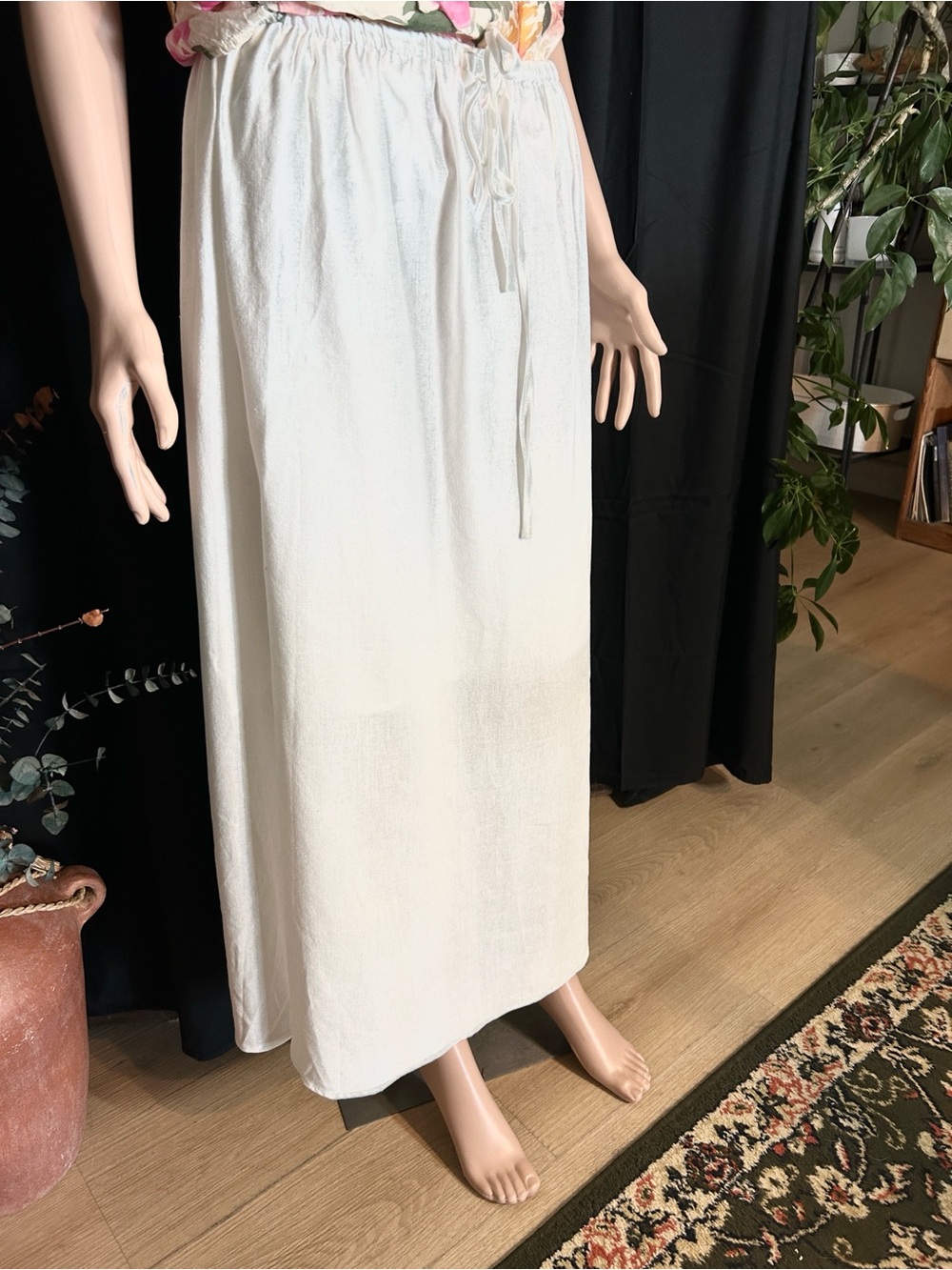 NWOT POESELLE WHITE SKIRT L